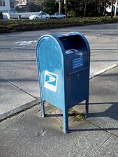 United States, operator: United States Postal Service. An American Postbox or bluebox for outgoing deliveries.