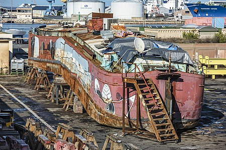 "Barge_wreck_-_Sète_-_October_2020.jpg" by User:Christian Ferrer