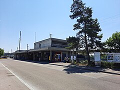 Bassersdorf railway station 2.jpg