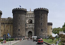 Napoli Castel Nuovo Maschio Angioino, a seat of medieval kings of Naples and Aragon 2013-05-16 14-05-42.jpg