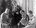 L to R: Thomas Mann, Erika Mann, Katia Mann und Klaus Mann, 1929. Foto von Eduard Wasow