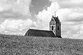 Zicht op de Mariakerk van Wierum vanaf de zeedijk.