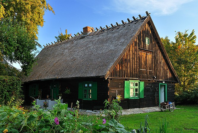 2: A historic Warmian cottage in Kaborno, a village in the Warmian-Masurian province. Author: Archetyp.