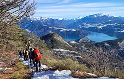 Vue sur le lac de Serre-Ponçon, Hautes-Alpes, France décembre 2022