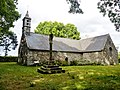 Poullaouen : la chapelle Saint-Thudec et son calvaire.