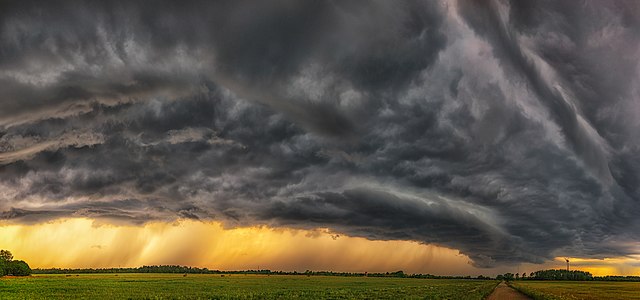 Shelf cloud in Varbla