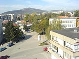 Изглед към града, в дъното е планината Козяк
