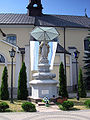 English: A monument of Blessed Virgin Mary at the farna church Polski: Pomnik NMP przy kościele farnym
