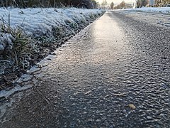 2023-01-19 Glatteis und gefrorene Pfützen in Tauberbischofsheim 2.jpg