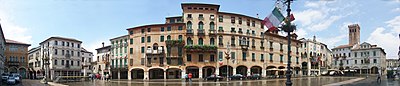 Thumbnail for File:Bassano del Grappa Piazza della Liberta.jpg