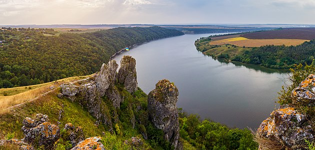 "Пагорби_над_Дністром._Панорама.jpg" by User:Zysko serhii