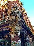 Escultura de Miquel Blay a la façana del Palau de la Música Catalana.jpg