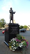 Clonmel - Statue to Frank Patterson - geograph.org.uk - 6008253.jpg