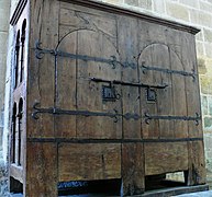 Aubazine - Abbatiale - Armoire.JPG