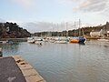 La ria de l'Aven et les voiliers au mouillage vus du quai de Kerdruc en Névez (vue vers l'amont) ; à droite Rosbraz (en Riec-sur-Belon).