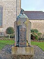 Le monument à Jean Bourhis.