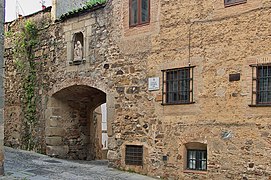 Arco de Santa Ana, Cáceres.jpg