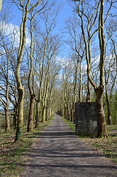 Puits d'aération du tunnel du canal de Bourgogne a Pouilly en Auxois