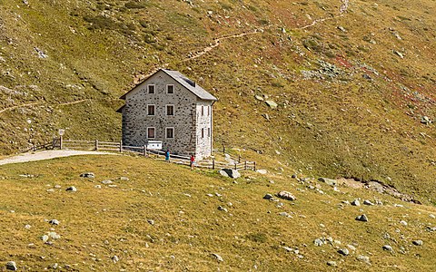 "Bergtocht_van_Watles_via_Sesvennahütte_en_de_Uina_Slucht_naar_Sur_En_19-09-2019._(actm.)_18.jpg" by User:Agnes Monkelbaan