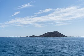 Lobos Island seen from ferry between Corralejo and Playa Blanca 2023-09-10.jpg