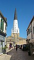 L’église Saint-Étienne d’Ars-en-Ré vue depuis la rue Thiers.