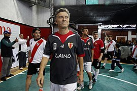 Mauricio Macri participó de un partido de fútbol con Ariel Ortega y Enzo Francéscoli (9726677902).jpg