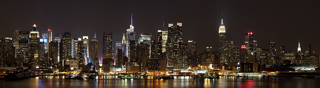 Midtown Manhattan skyline as seen from Weehawken, NJ