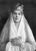 1910: Actress performing Maria