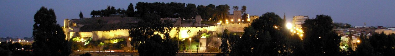 Alcazaba Badajoz anochecer (banner).jpg