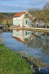 Ecluse du canal de Bourgogne du Banet entre Gissey sur Ouche et Sainte Marie sur Ouche