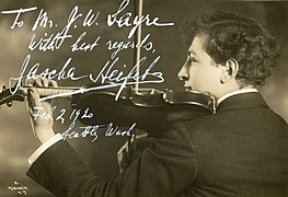 Violinist Jascha Heifetz (SAYRE 3412).jpg