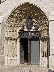 Proche de l'église de Saint Ayoul à Provins (Ile de France)