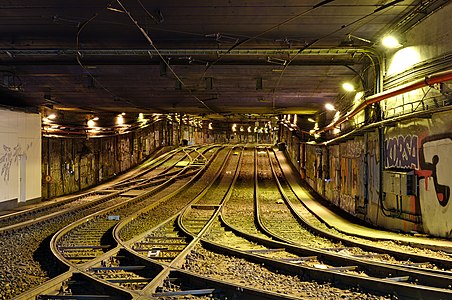 "Lemonnier_premetro_station_rails_tunnel_in_Brussels,_BE_(DSCF5655).jpg" by User:Trougnouf