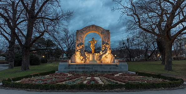 "Monumento_a_Johann_Strauss,_Stadtpark,_Viena,_Austria,_2020-01-31,_DD_102-104_HDR.jpg" by User:Poco a poco