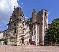 Musée des Beaux-Arts d'Agen vu de la place du Dr Esquirol (Viewed from place du Dr Esquirol)