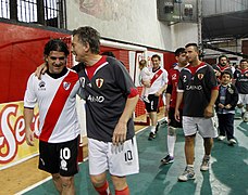 Mauricio Macri participó de un partido de fútbol con Ariel Ortega y Enzo Francéscoli (9723450213).jpg