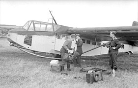 Bundesarchiv Bild 101I-567-1519-18, Italien, Lastensegler DFS 230 auf Flugplatz.jpg