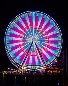 "Seattle_Great_Wheel,_Seattle,_Washington,_Estados_Unidos,_2017-09-02,_DD_16.jpg" by User:Poco a poco