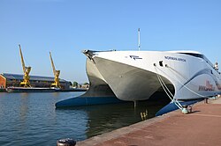 Ferry dans le port de Rouen