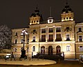 Suomi: Oulun kaupungintalo iltavalaistuksessa Svenska: Stadshus English: The Oulu City Hall in Oulu, Finland, in the evening