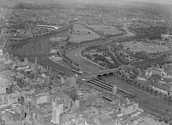 Aerial view of Melbourne and the Yarra River, 1945