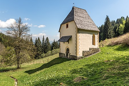 "Albeck_Benesirnitz_Leonhard-Kapelle_06052015_3266.jpg" by User:Johann Jaritz