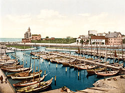 Polski: Port i stacja pilotów ~1895 English: Harbour and pilot station ~1895 Deutsch: Hafen und Lotsenamt ~1895