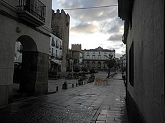 Centro histórico de Cáceres (9840622334).jpg