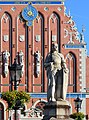 St Roland in front of Façade