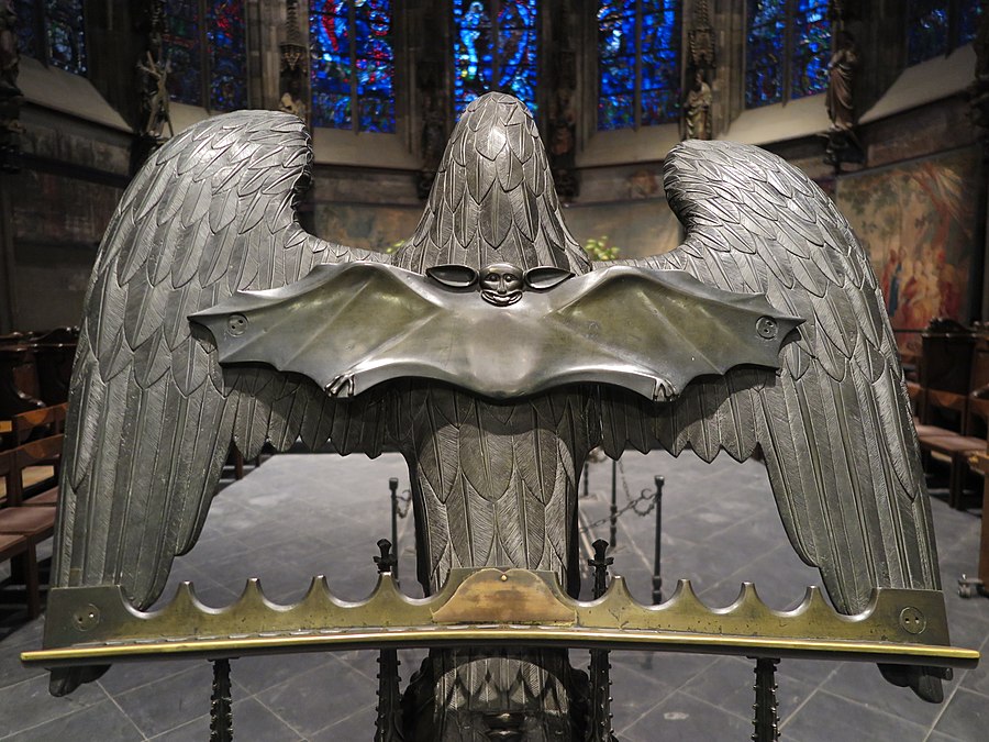 Wiki Loves Monuments Deutschland 2015 6. Platz - Adlerpult mit Fledermaus in der Chorhalle des Aachener Doms