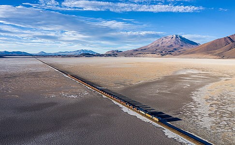 FCAB GT22CU 2401, GT22CU 2501 and Clyde GL26C 2005 crossing Salar de Carcote