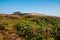 Guidel : le fort du Loch, angle nord-ouest (au milieu des chardons).