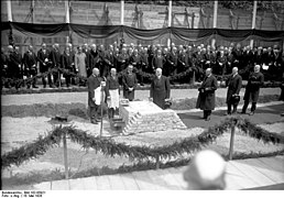 Bundesarchiv Bild 102-05921, Reichskanzlei, Grundsteinlegung Erweiterungsbau.jpg