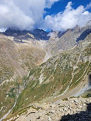 Chemin menant au refuge de Chabournéou dans le Parc national des Ecrins